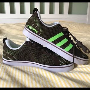 NEW Adidas Neo women’s shoes. Brown and green.